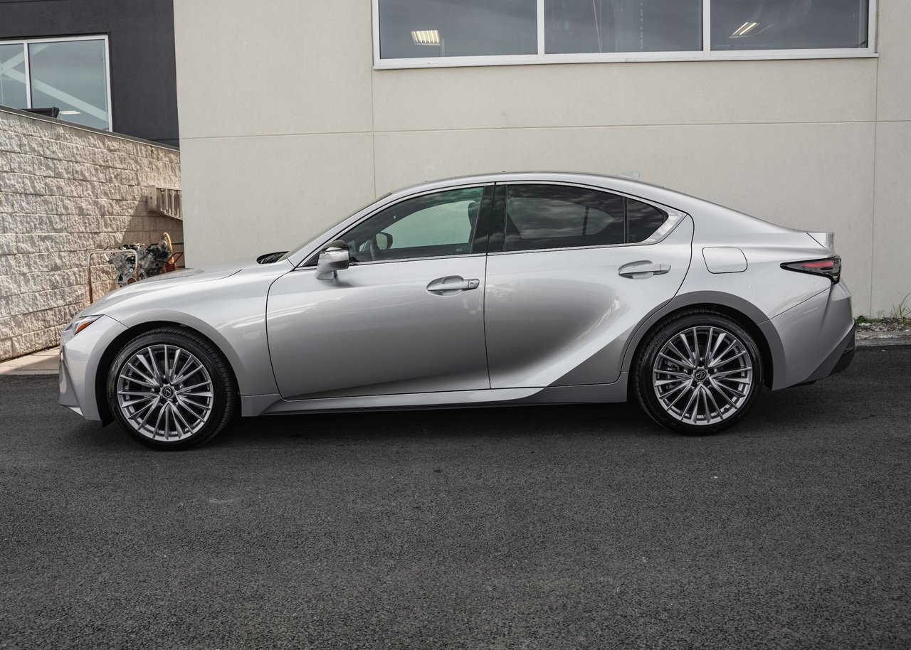 Lexus IS 2025