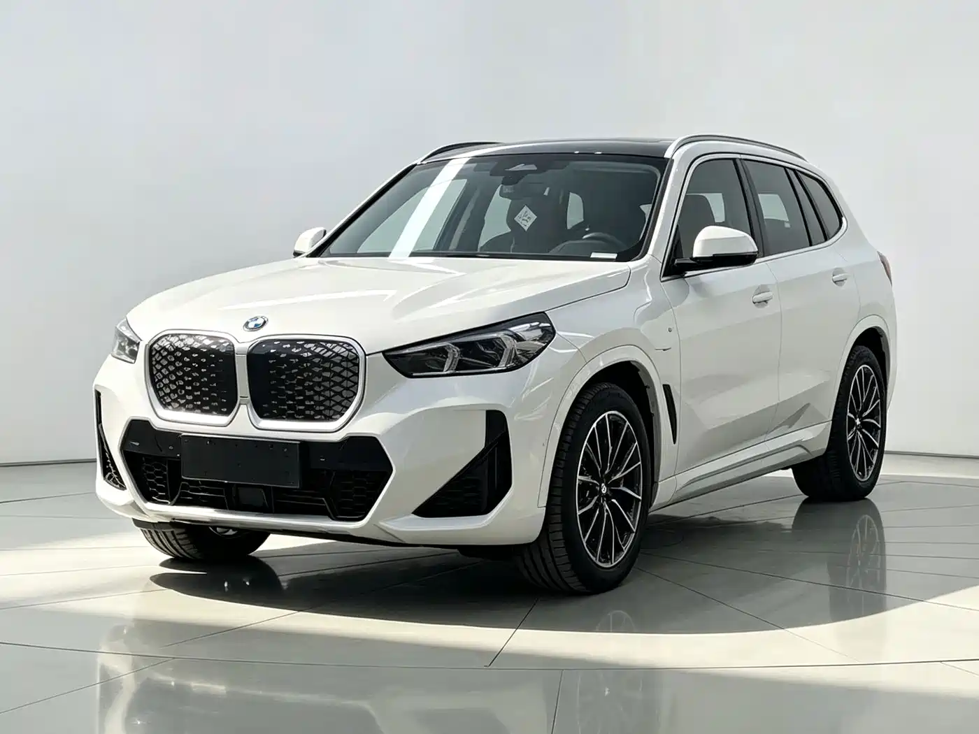 BMW iX1 2025