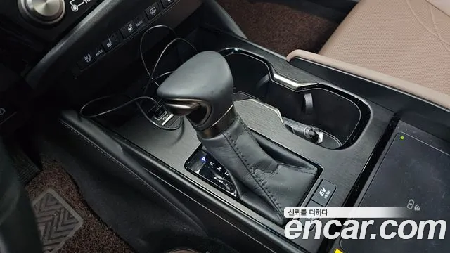 Lexus ES 2024