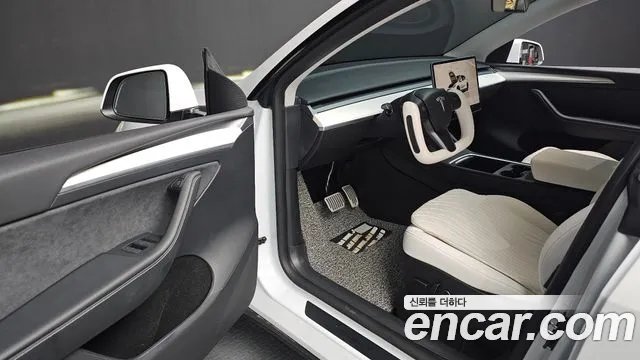 Tesla Model Y 2024
