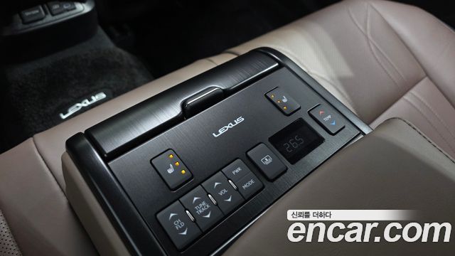 Lexus ES 2025