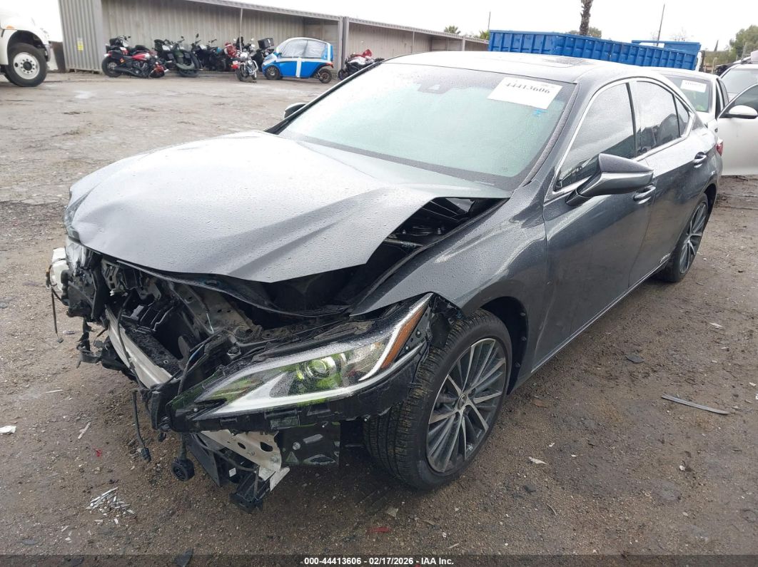 Lexus ES 2022
