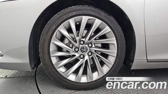 Lexus ES 2024