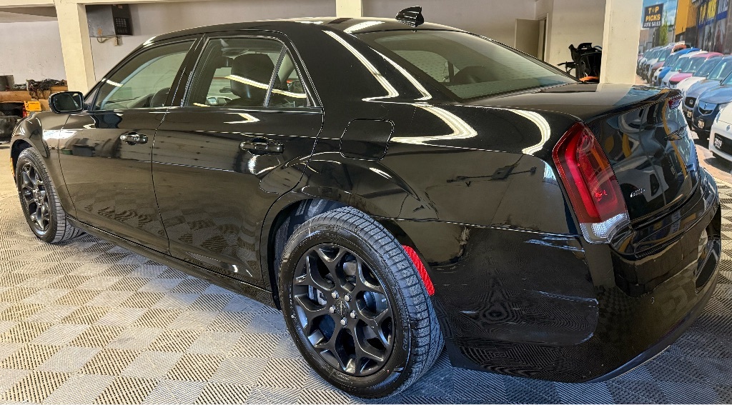 Chrysler 300 2023