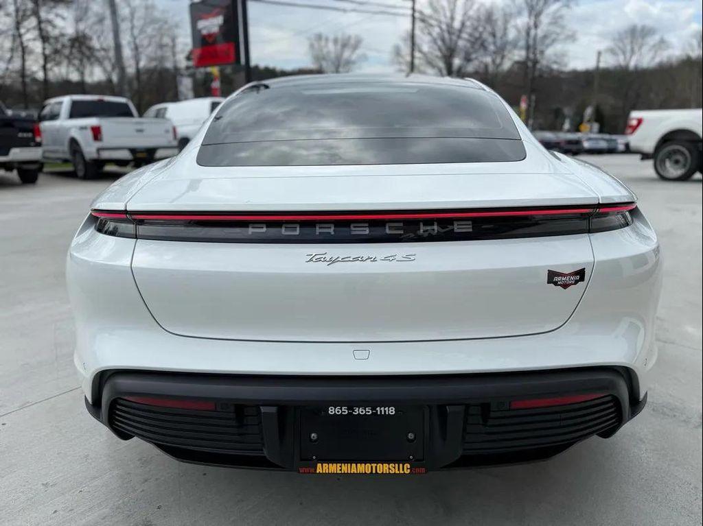 Porsche Taycan 2022