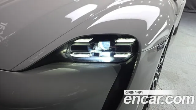 Porsche Taycan 2024