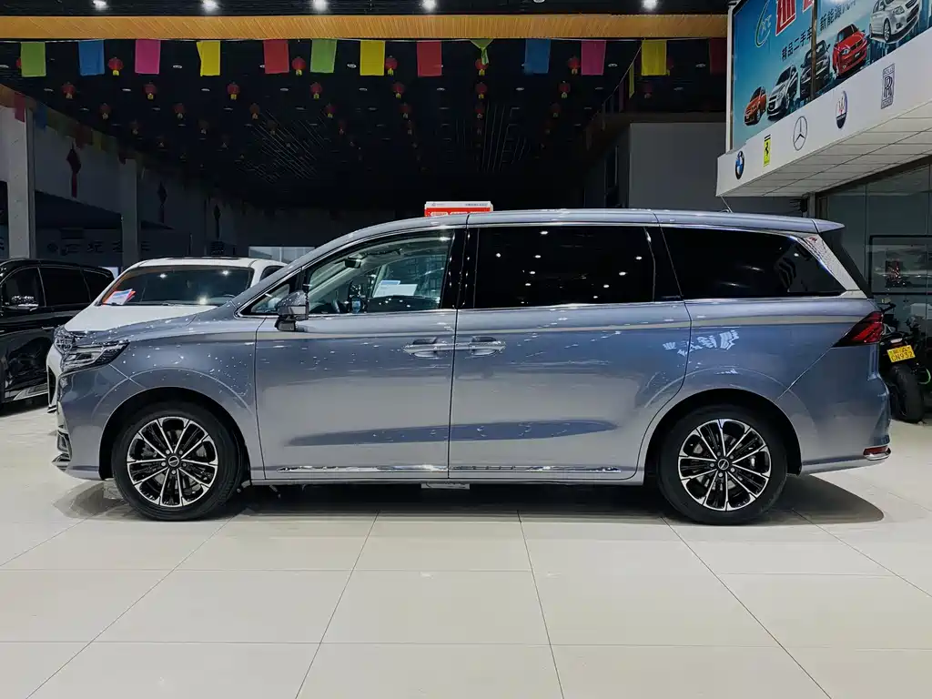 Roewe iMAX8 2022