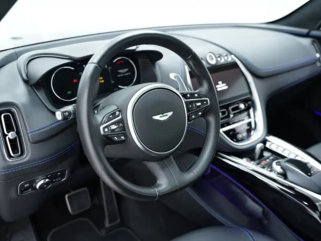Aston Martin DBX 2023