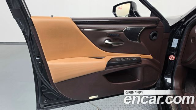 Lexus ES 2021