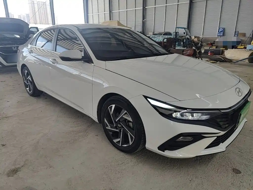 Hyundai Elantra 2025