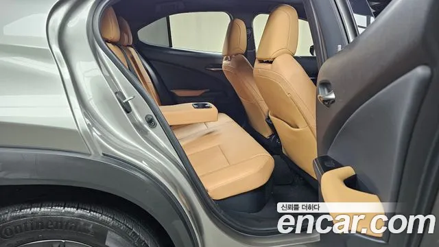 Lexus UX 2023