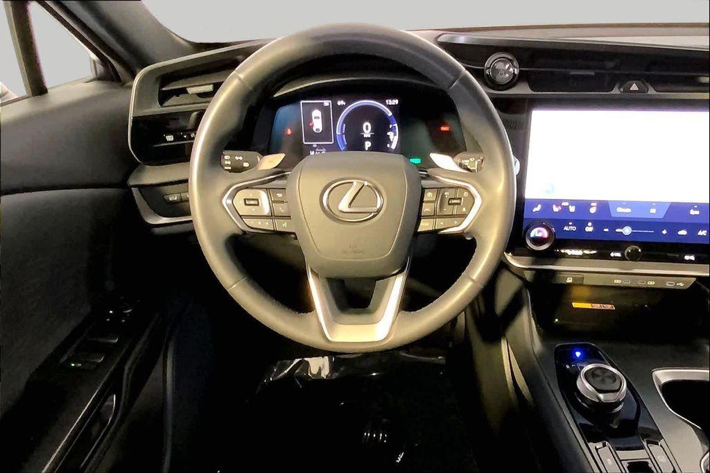 Lexus RZ 2025