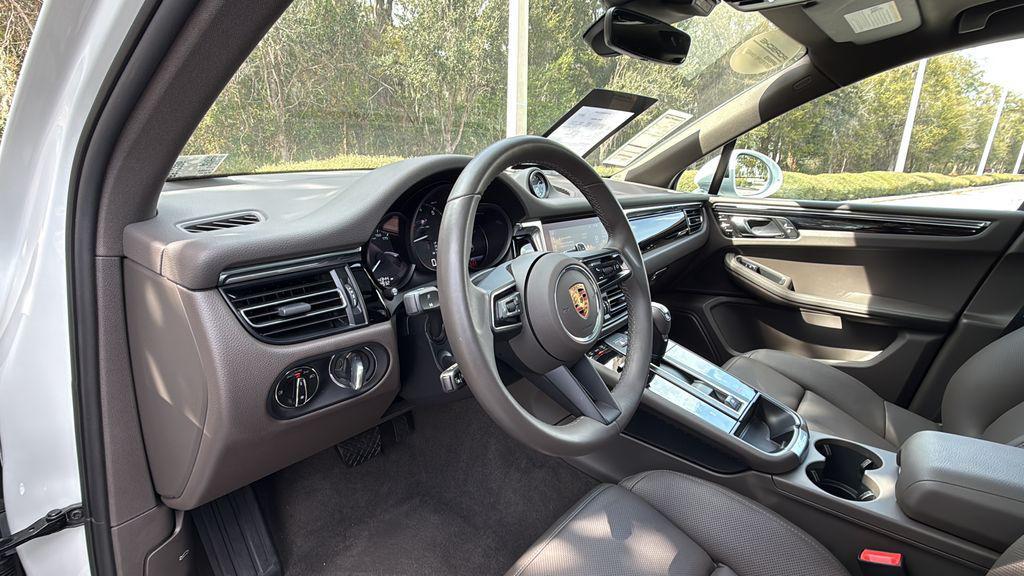 Porsche Macan 2025