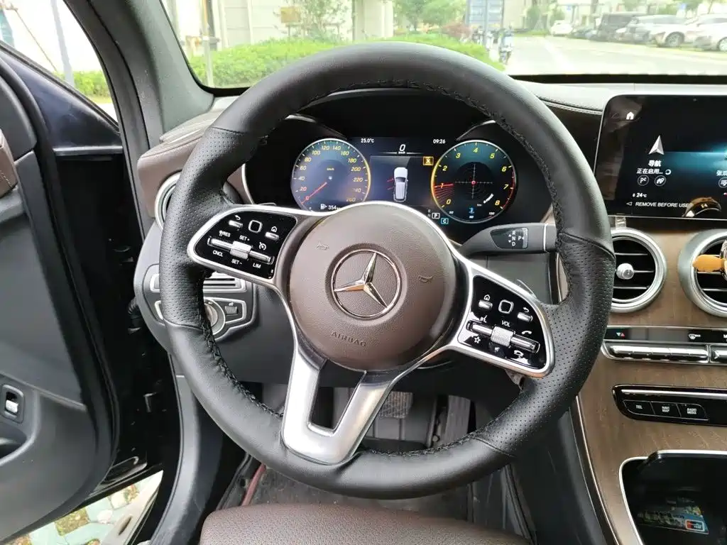 Mercedes-Benz GLC 2023
