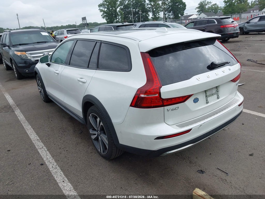 Volvo V60 Cross Country 2024