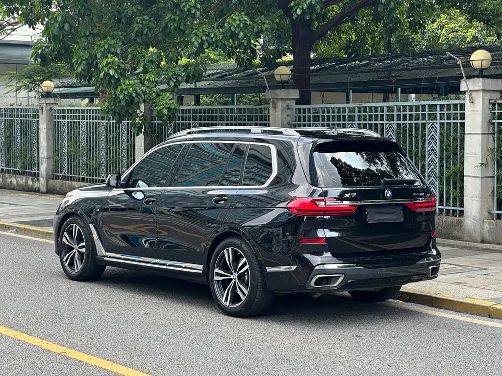 BMW X7 2022
