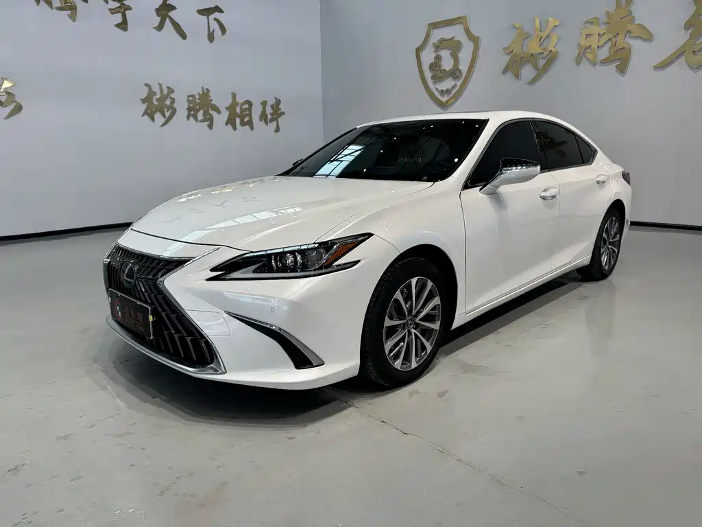 Lexus ES 2022