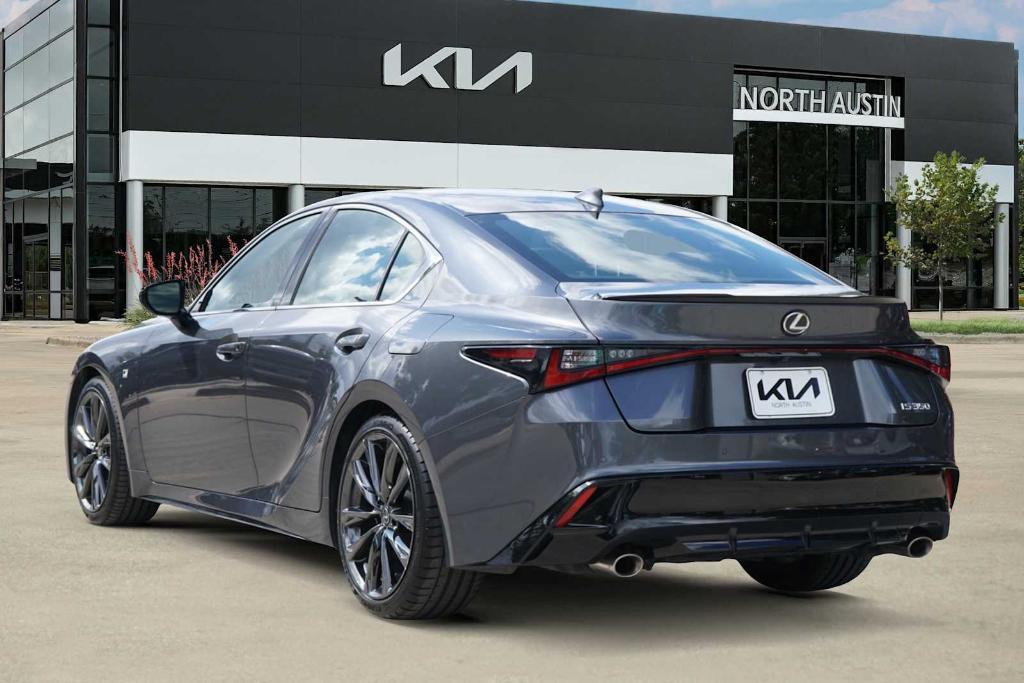 Lexus IS 2023