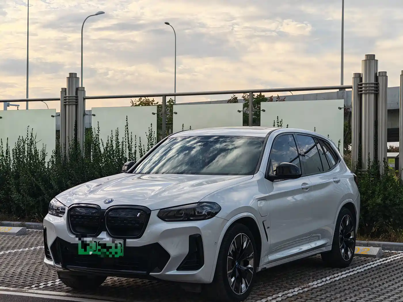 BMW iX3 2023