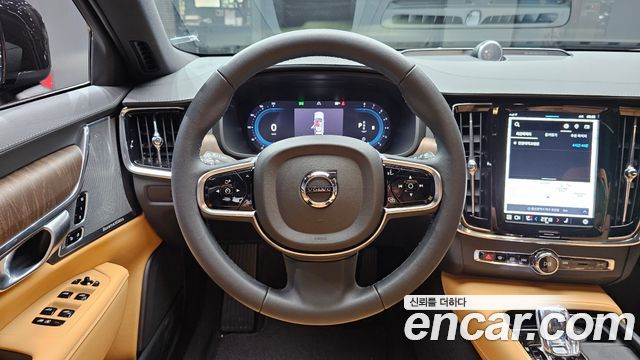 Volvo V90 2024