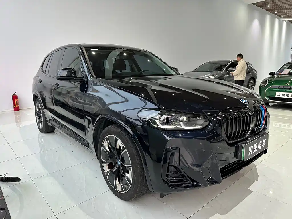 BMW iX3 2024