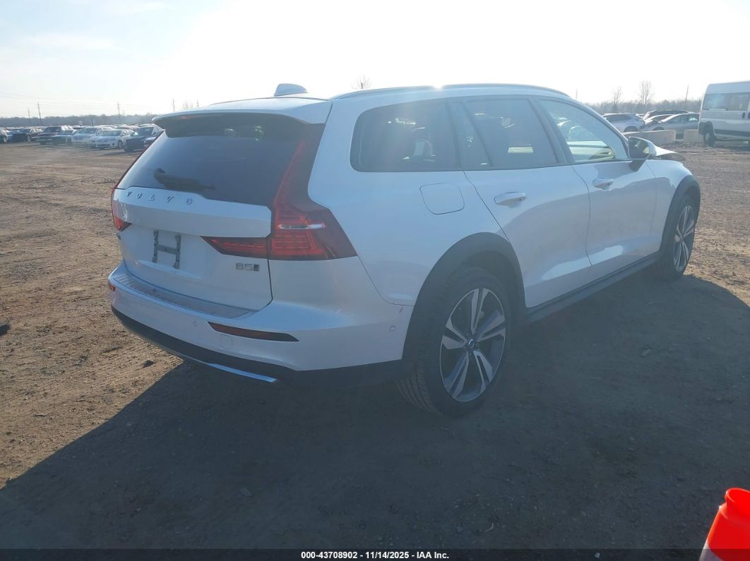 Volvo V60 Cross Country 2025