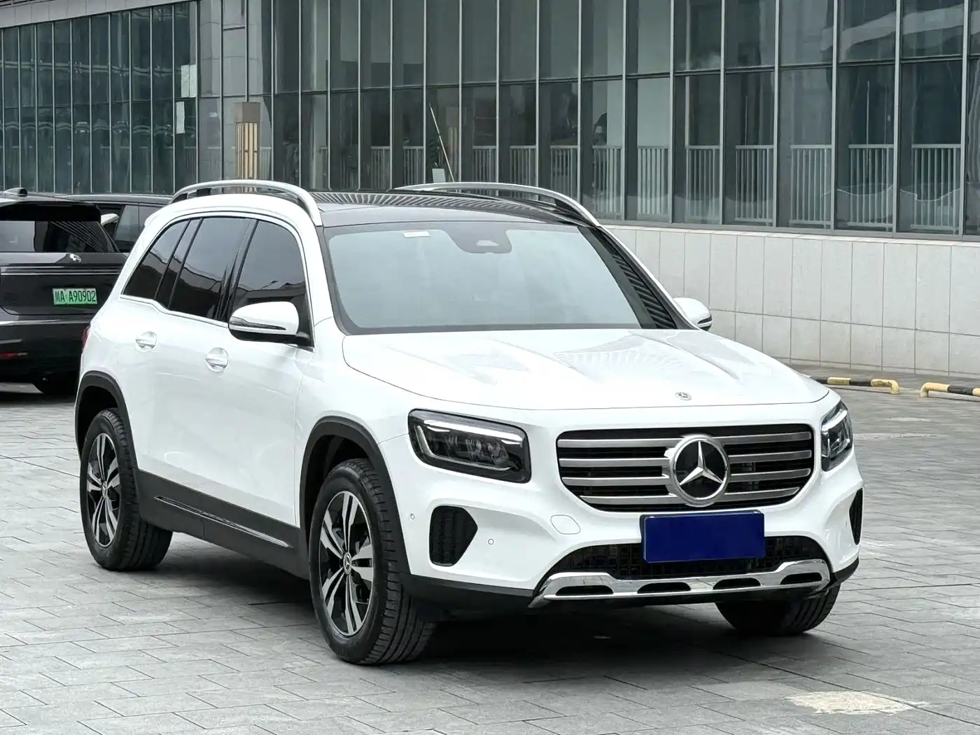 Mercedes-Benz GLB 2023