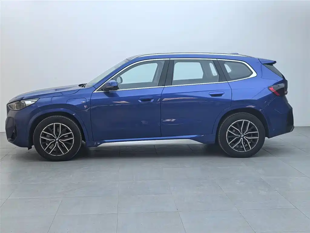 BMW iX1 2025
