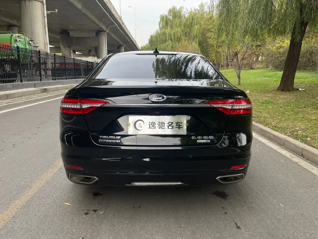 Ford Taurus 2021