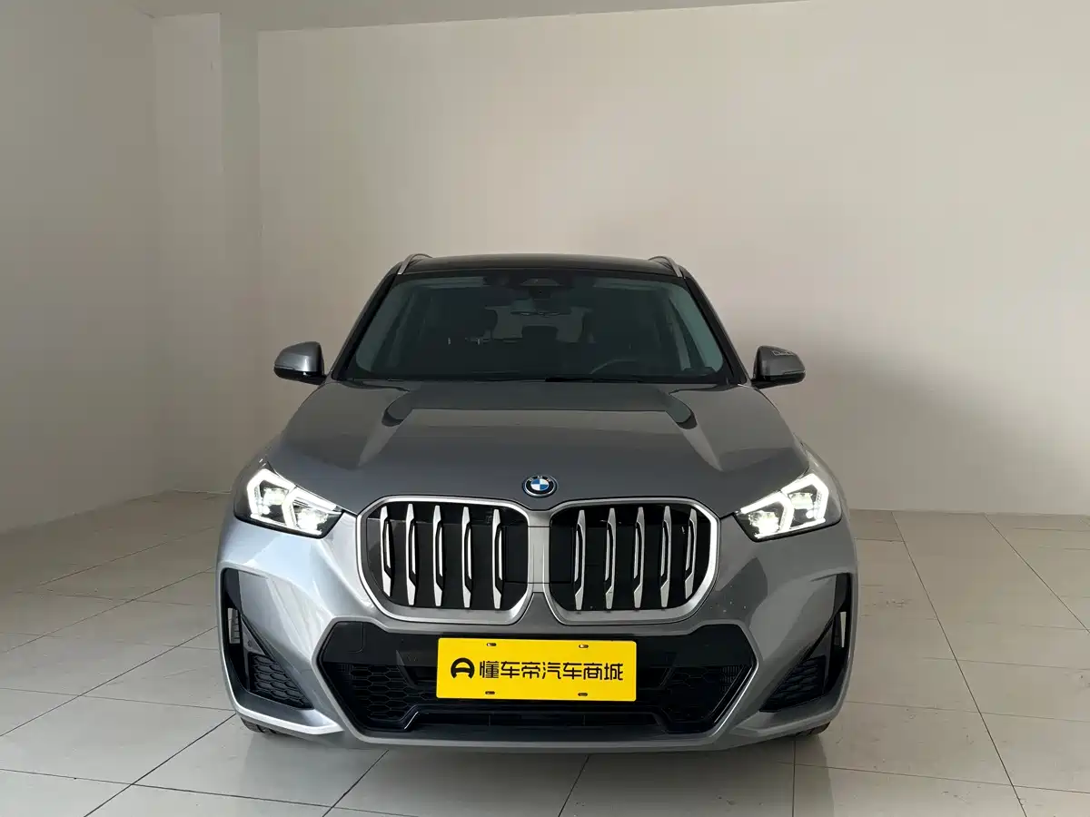 BMW iX1 2025