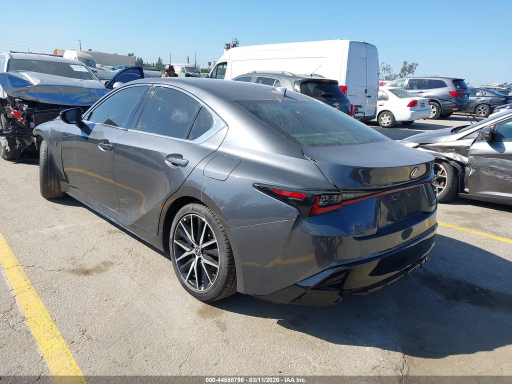 Lexus IS 300 2025