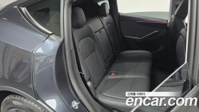 Tesla Model Y 2025