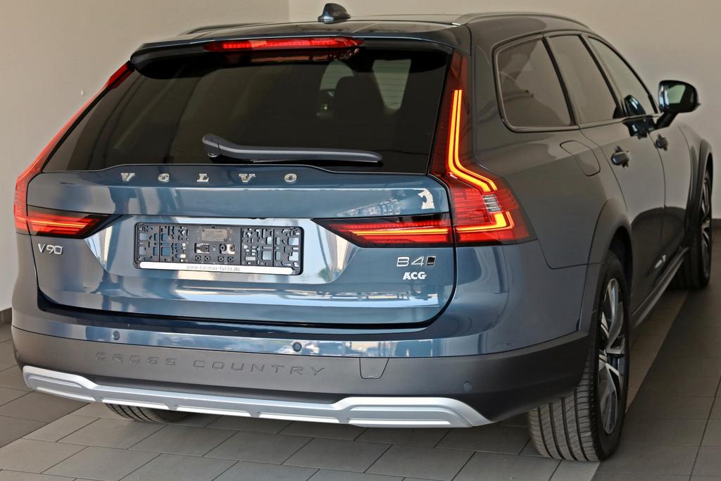 Volvo V90 Cross Country 2022
