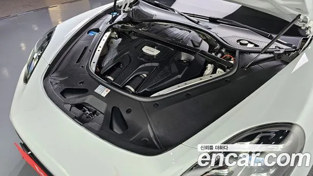 Porsche Panamera 2021