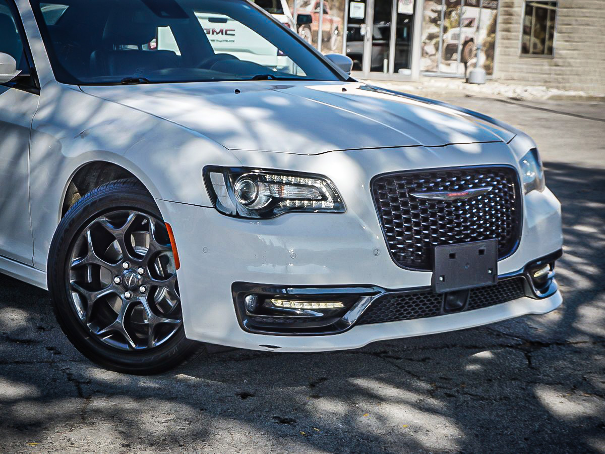 Chrysler 300 2023