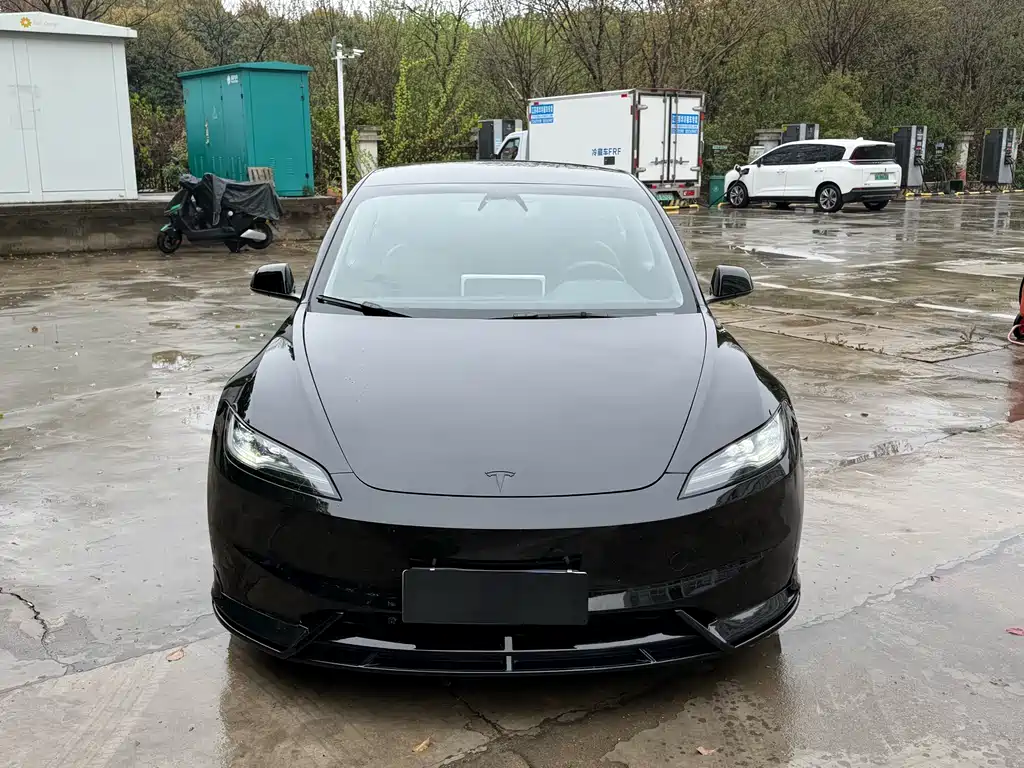 Tesla Model 3 2024
