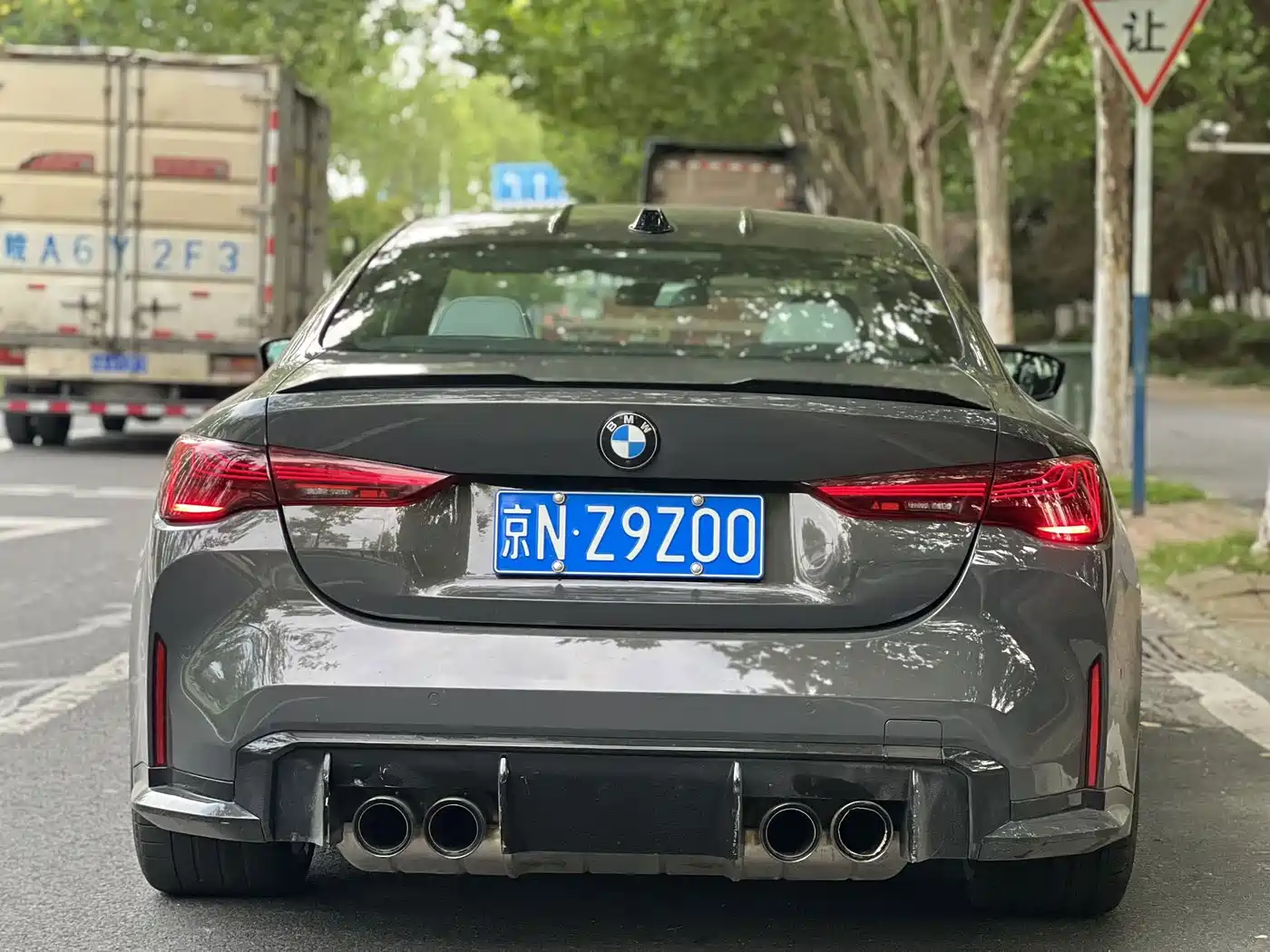 BMW M4 2025