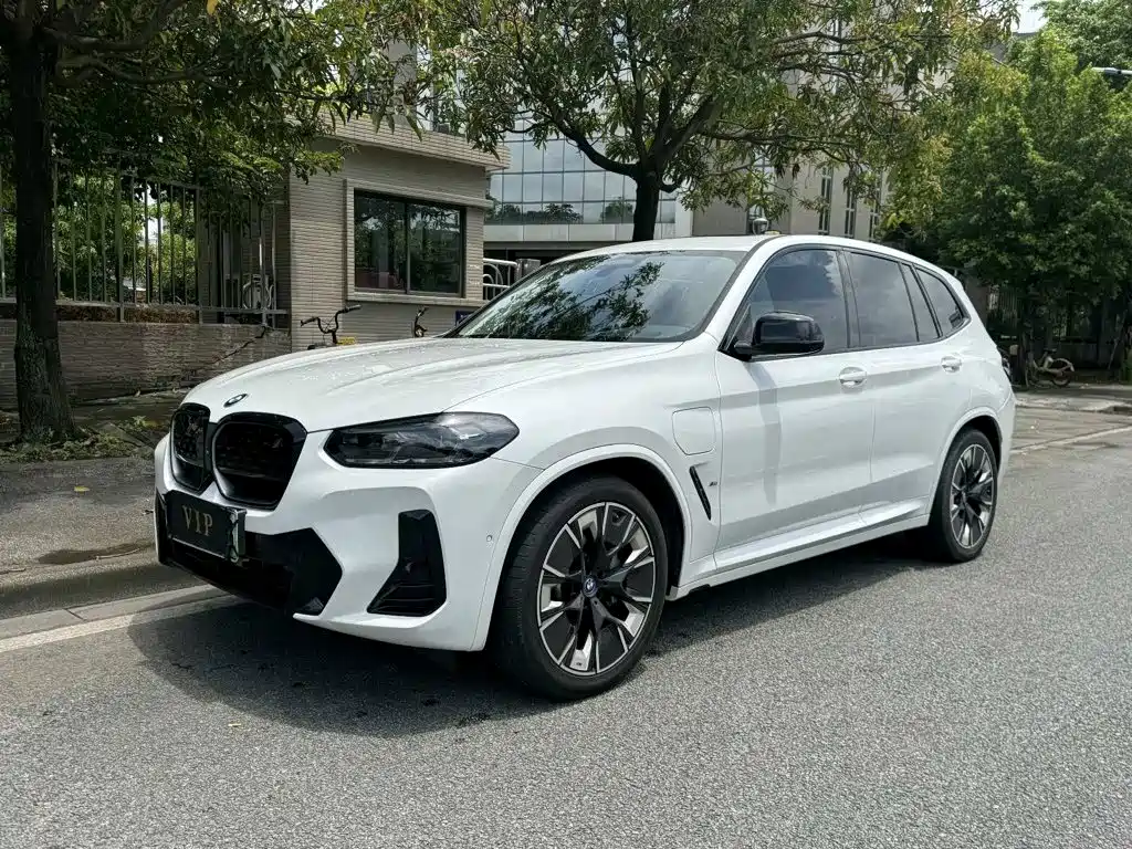 BMW iX3 2023