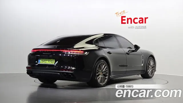 Porsche Panamera 2021