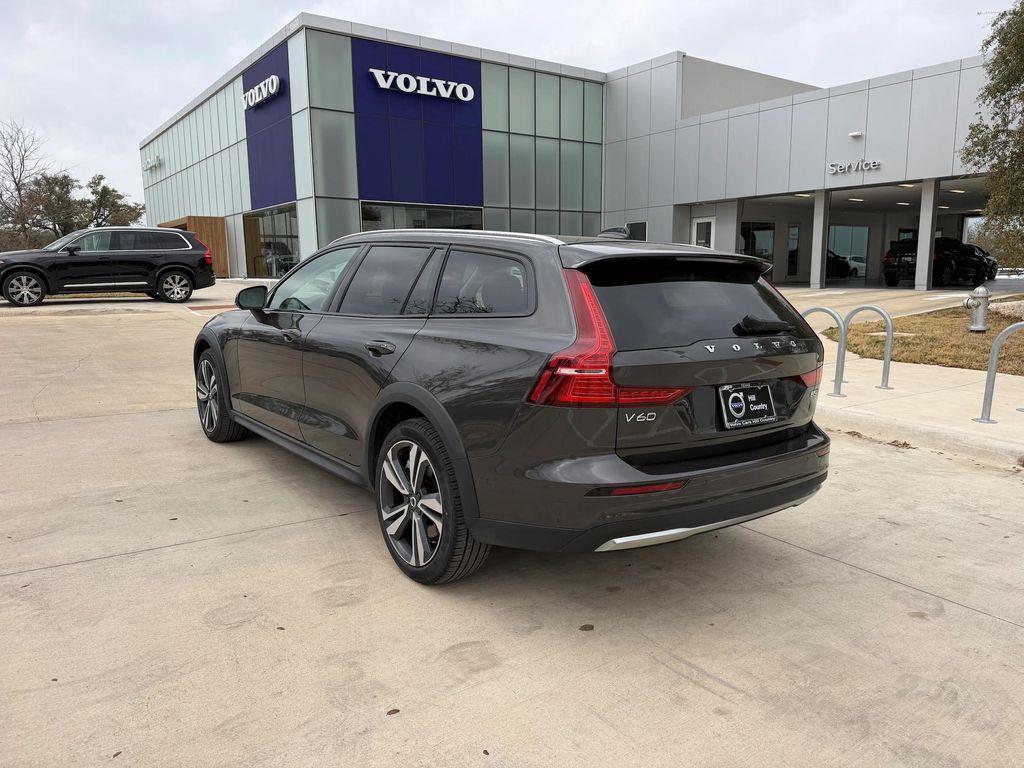 Volvo V60 Cross Country 2025