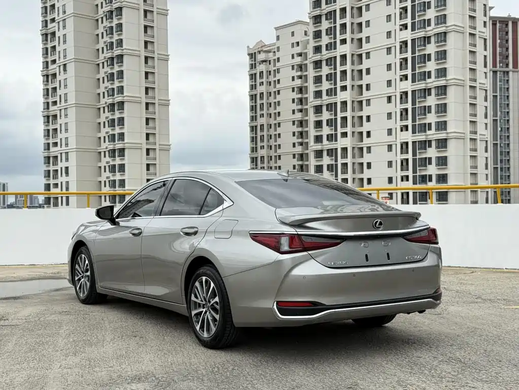 Lexus ES 2024