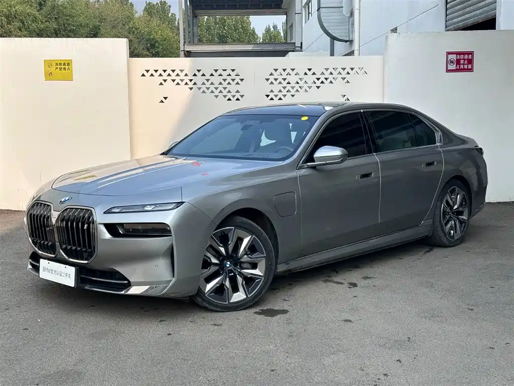BMW i7 2025