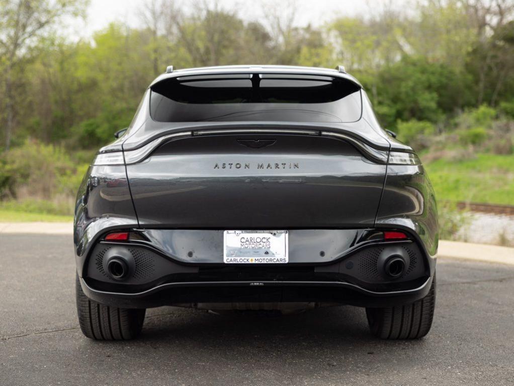 Aston Martin DBX 2021