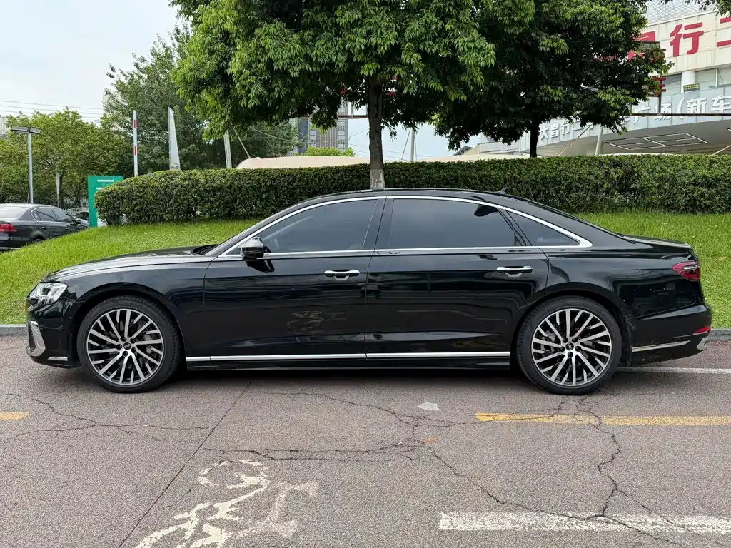 Audi A8 2024