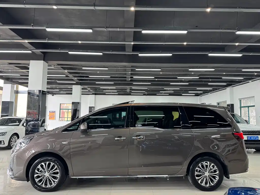 Buick GL8 2025