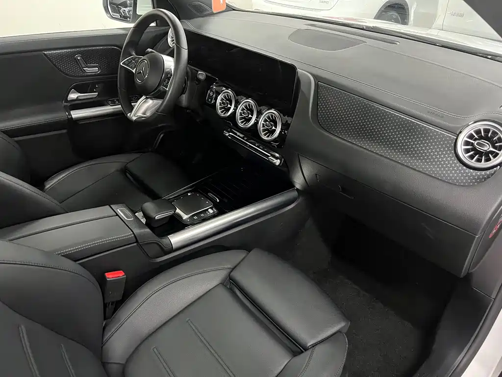 Mercedes-Benz GLA 2024