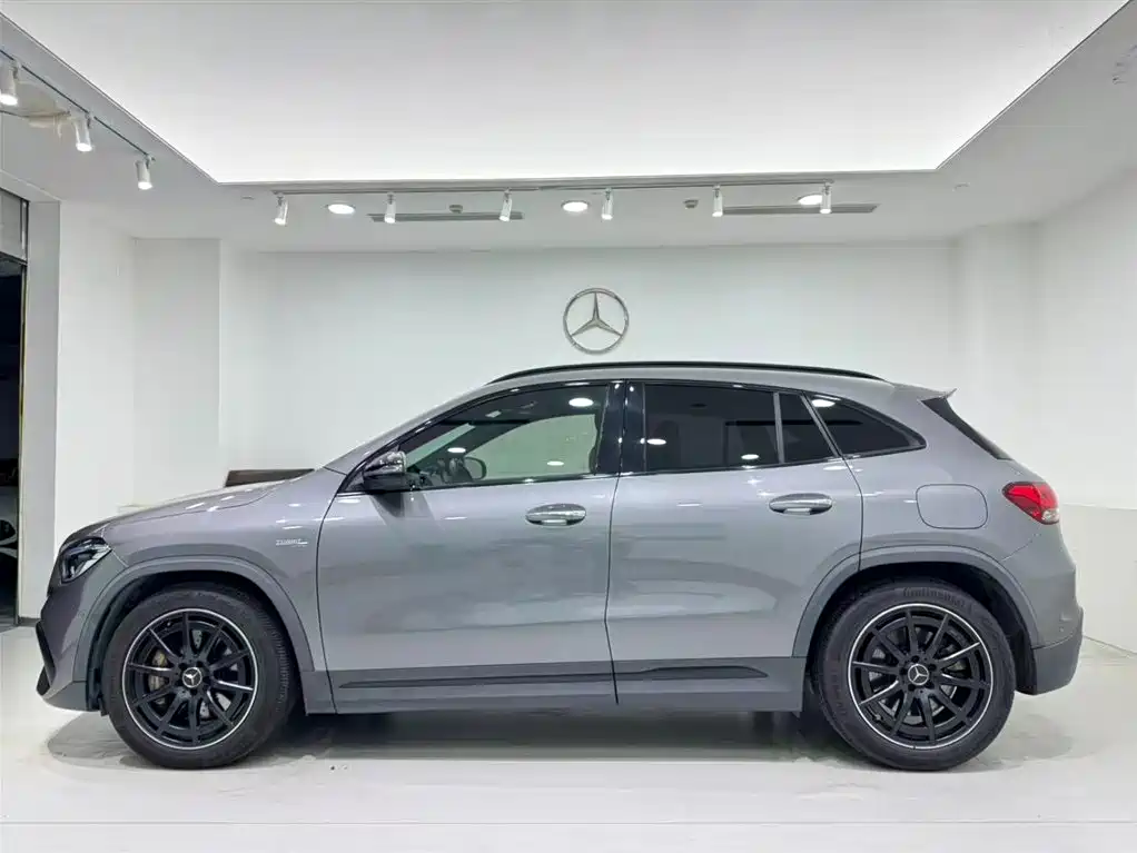 Mercedes-Benz GLA AMG 2021