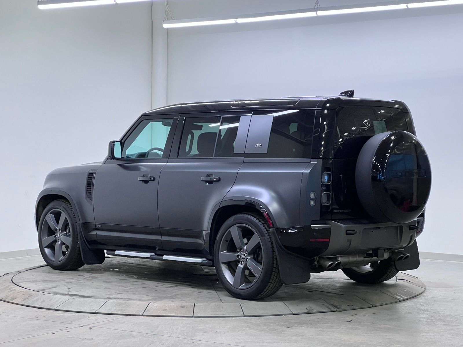 Land Rover Defender 2023