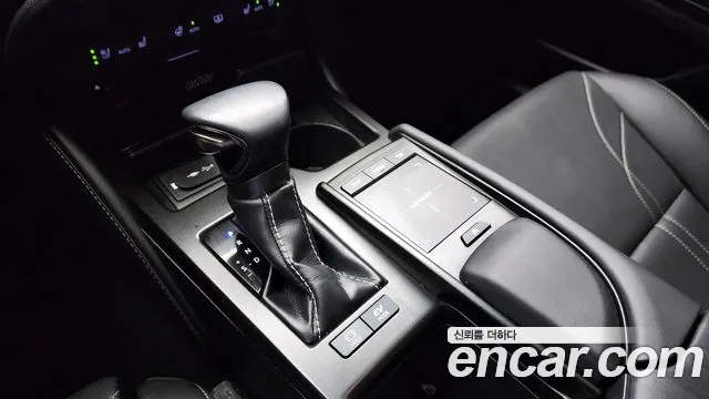 Lexus ES 2020