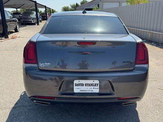 Chrysler 300 2023